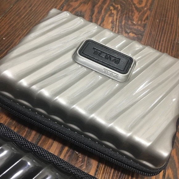 Last 1! Tumi Hardshell Travel Case With Zipper - Picture 3 of 5